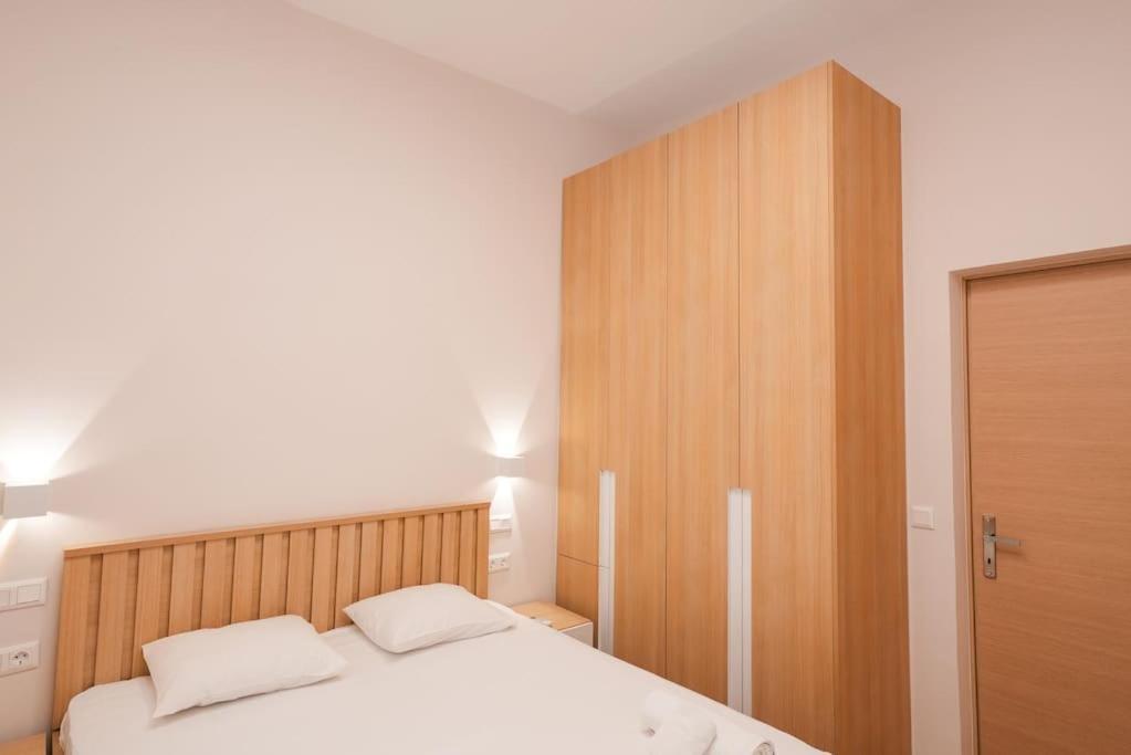 Ferienwohnung The Downtown Oasis 4' To Panormou Metro Station Athen Exterior foto